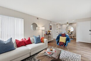 Fieldpointe of St. Louis in St. Louis, MO - Building Photo