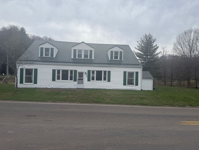 3574 Old US Hwy 421 in Vilas, NC - Foto de edificio - Building Photo