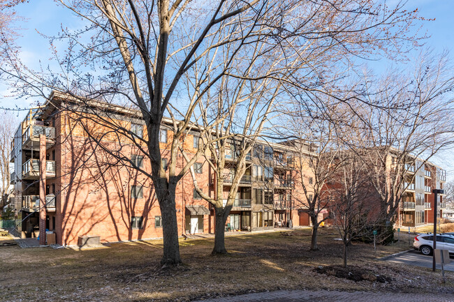 2765 Sainte-Foy Ch in Québec, QC - Building Photo - Building Photo