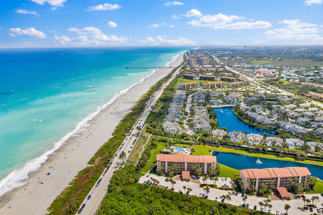 201 Ocean Bluffs Blvd in Jupiter, FL - Foto de edificio - Building Photo