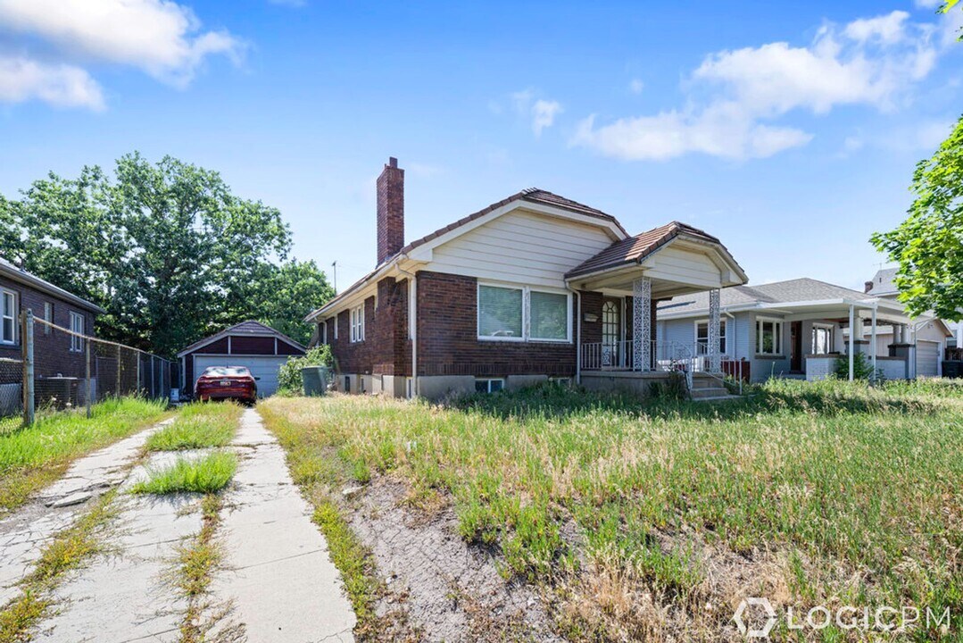 524 Douglas St in Salt Lake City, UT - Building Photo