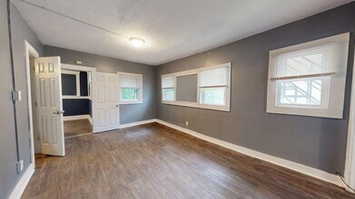 3889 W 33rd St in Cleveland, OH - Building Photo - Building Photo