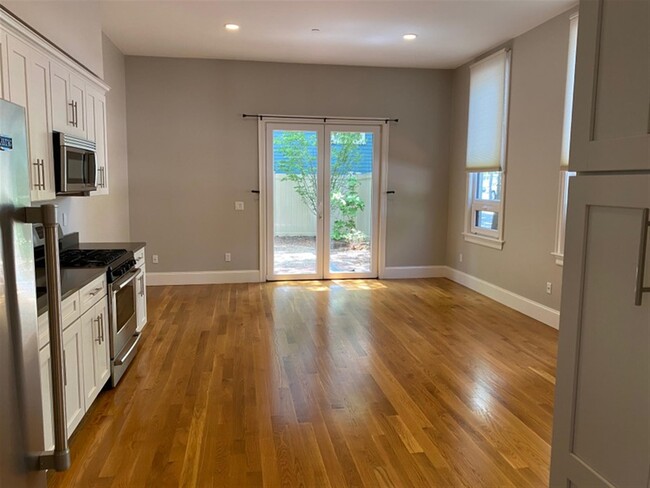 166 Hampshire St, Unit 1A in Cambridge, MA - Building Photo - Building Photo