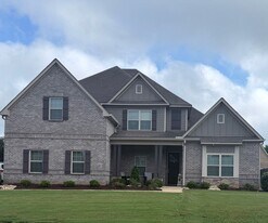 Beautiful 5 Bedroom Home in The Cotswolds in Auburn, AL - Building Photo