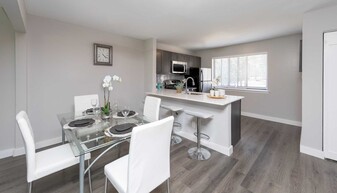 The Glen at Bucks Apartments and Townhomes in Warminster, PA - Building Photo