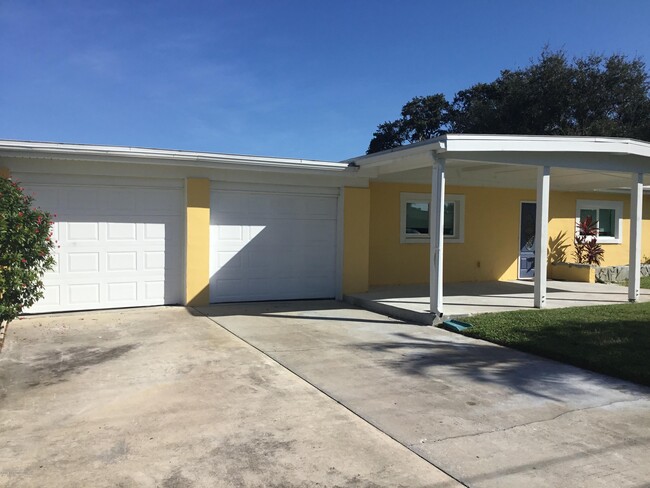 453 Capri Rd in Cocoa Beach, FL - Building Photo - Building Photo