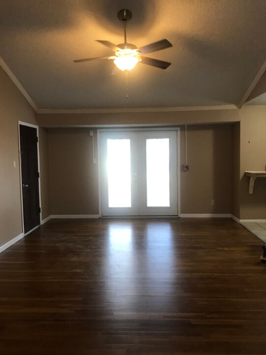 3468 SE Crestwater Dr in Topeka, KS - Foto de edificio