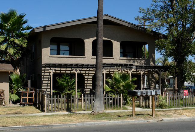 306 N Buena Vista St in Hemet, CA - Building Photo - Building Photo