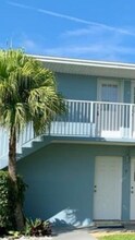 302 Lincoln Ave, Unit 14 in Cape Canaveral, FL - Foto de edificio - Building Photo