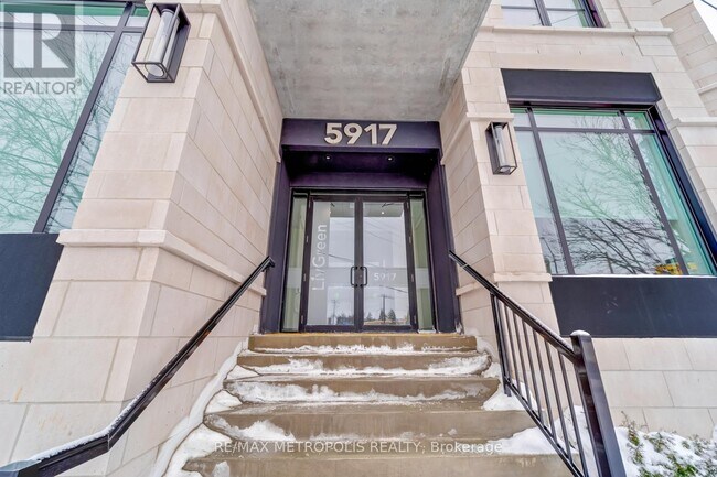 5917 Main St in Whitchurch-Stouffville, ON - Building Photo - Building Photo