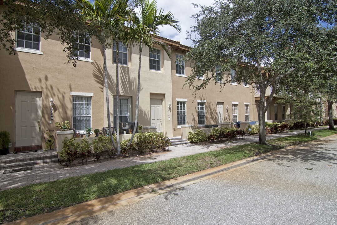 2509 NW 7th St in Boynton Beach, FL - Foto de edificio