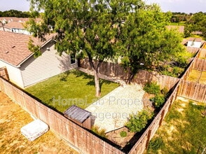 4446 Geyser Lk in San Antonio, TX - Foto de edificio - Building Photo