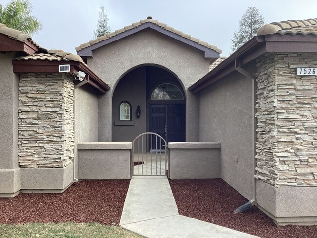 7526 N Ellendale Ave in Fresno, CA - Foto de edificio - Building Photo