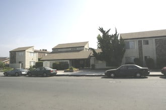 CSC-Rye Canyon in Santa Clarita, CA - Building Photo - Building Photo