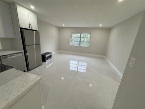 5450 Hollywood Blvd-Unit -209 in Hollywood, FL - Building Photo - Building Photo