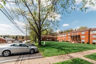 Canyon Place Apartments in Pittsburgh, PA - Foto de edificio - Building Photo