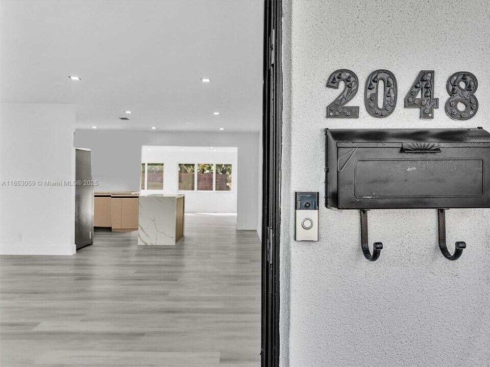 2048 SW 37th Ave in Fort Lauderdale, FL - Building Photo