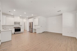 5730 Sky Pointe Dr in Las Vegas, NV - Building Photo - Building Photo