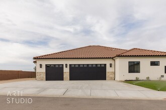 6298 Sonic Dr in Saint George, UT - Building Photo - Building Photo