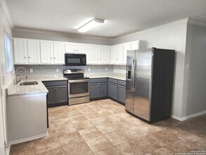 12103 Creek Spur in San Antonio, TX - Building Photo - Building Photo