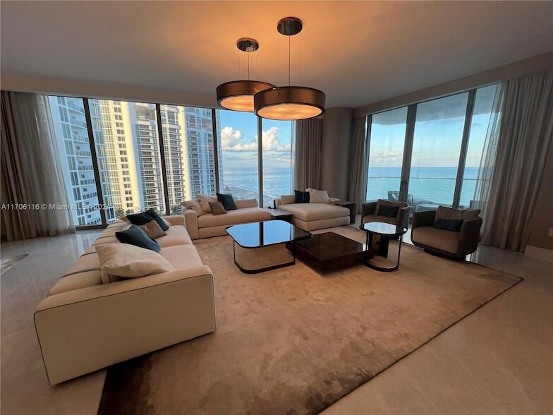 17975 Collins Ave, Unit 1002 in Sunny Isles Beach, FL - Building Photo