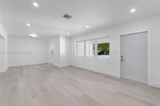 350 Aledo Ave in Coral Gables, FL - Building Photo - Building Photo