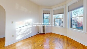 89 Trowbridge St, Unit 34 in Cambridge, MA - Building Photo