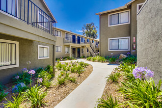 Comfortable, Modern Living with Easy Acces... in San Diego, CA - Foto de edificio - Building Photo