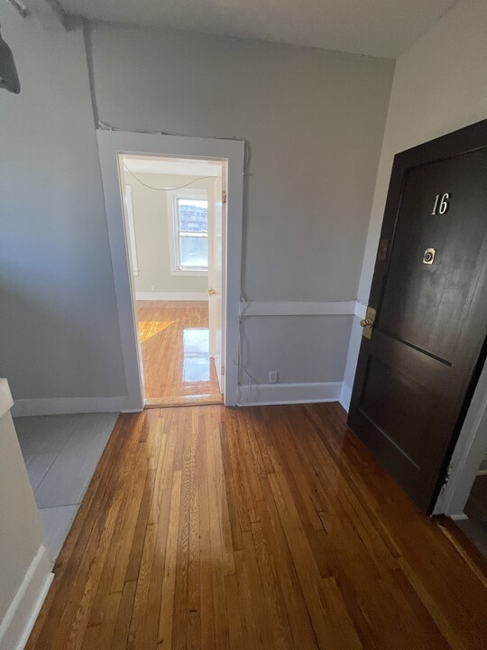 1185 Commonwealth Ave, Unit 16 in Boston, MA - Building Photo