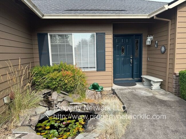 4090 NE 218th Ave in Fairview, OR - Building Photo - Building Photo