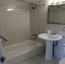 431 N Armistead St, Unit 402 in Alexandria, VA - Foto de edificio - Building Photo