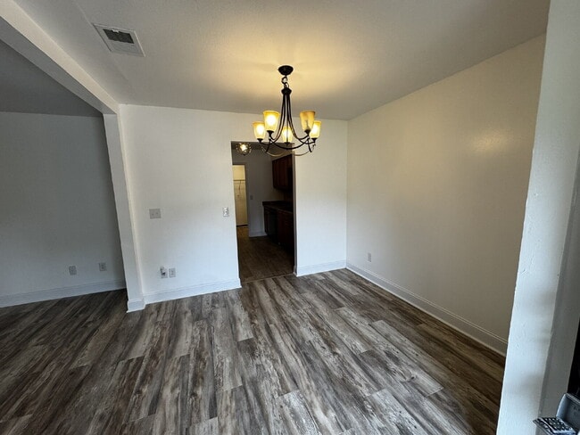 1502 Woodcrest Cir in Hinesville, GA - Foto de edificio - Building Photo