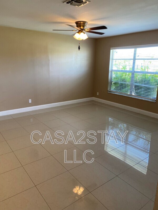 321 Gordon Ave S in Lehigh Acres, FL - Building Photo - Building Photo