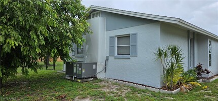 1228 SE 37th St in Cape Coral, FL - Foto de edificio - Building Photo