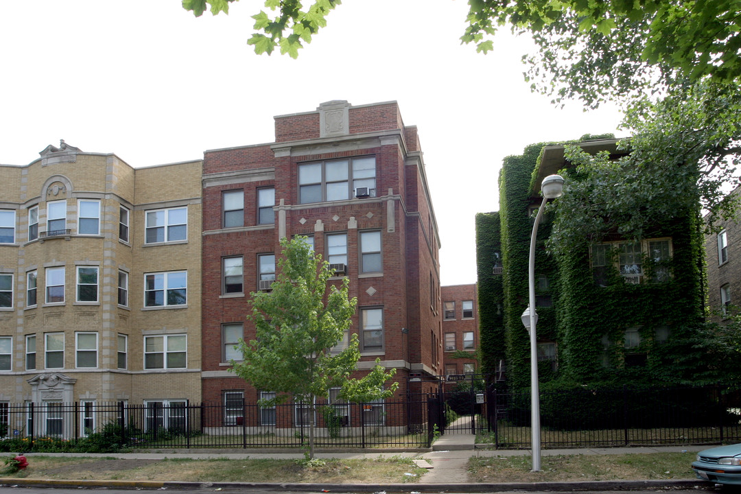 7625-7629 N Bosworth Ave in Chicago, IL - Building Photo