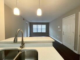 925 Washington St, Unit 201