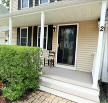 90 Central St, Unit 2 in East Bridgewater, MA - Building Photo