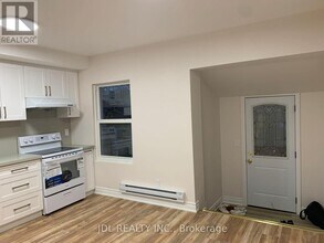 5 Harris Ave in Toronto, ON - Building Photo - Building Photo