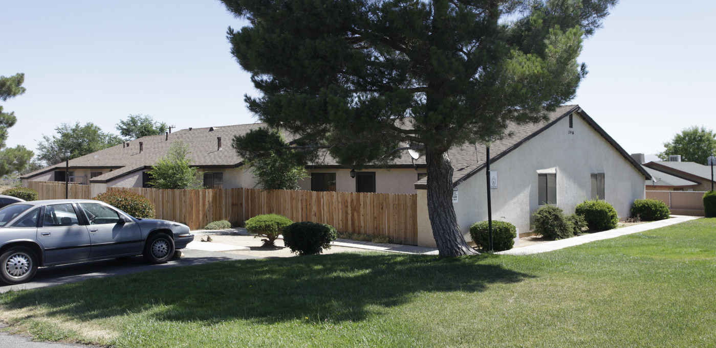 Sequoia Apartments in Hesperia, CA - Foto de edificio