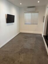 19710 Roscoe Blvd in Los Angeles, CA - Building Photo - Building Photo