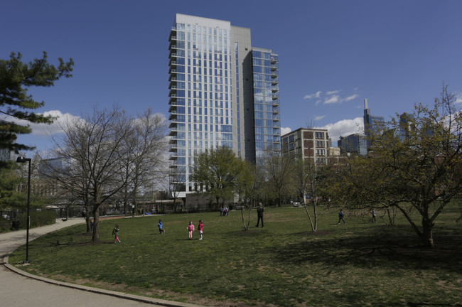 One Riverside Place in Philadelphia, PA - Foto de edificio - Building Photo