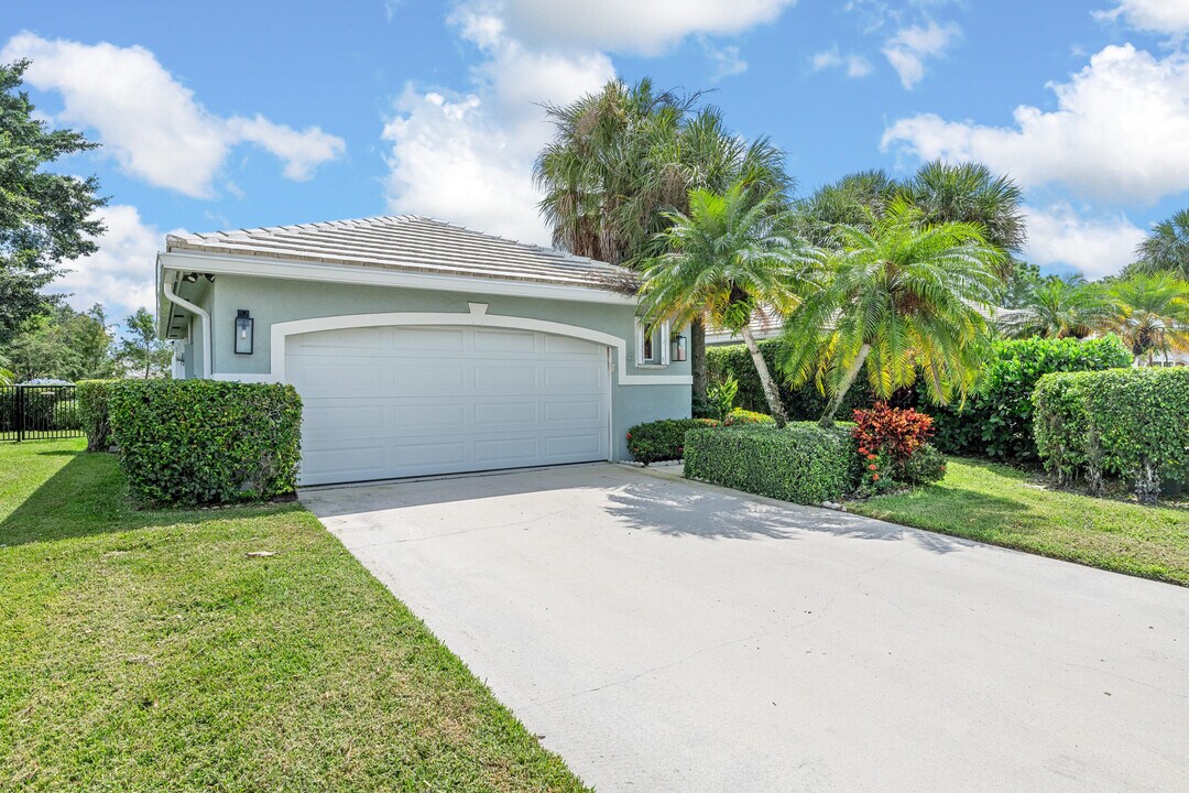 2680 Neaton Ct in Wellington, FL - Building Photo