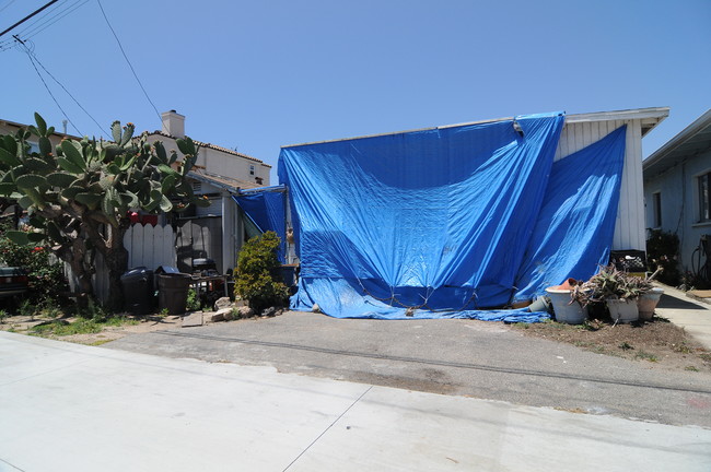 220 2nd St in Huntington Beach, CA - Building Photo - Building Photo