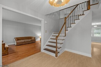 193 Beekman Ln in Hillsborough, NJ - Building Photo - Building Photo