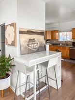 1521 W 37th Pl in Los Angeles, CA - Building Photo