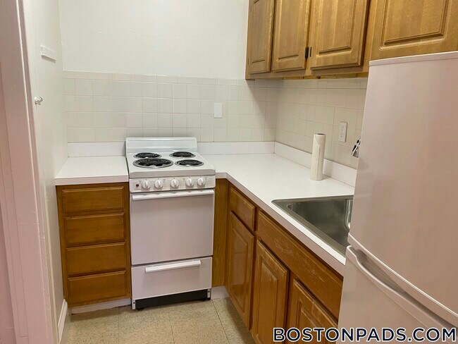 475 Highland Ave, Unit 1 in Malden, MA - Foto de edificio - Building Photo