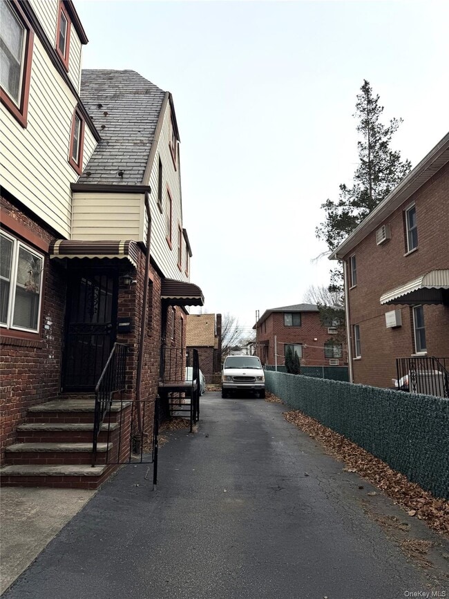 40-17 194th St in Queens, NY - Building Photo - Building Photo