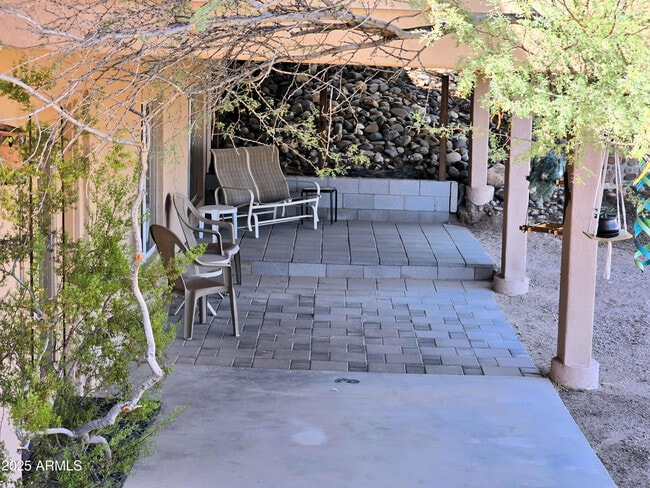 property at 1290 W Cherokee Ln