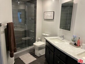 2260 N Cahuenga Blvd in Los Angeles, CA - Building Photo - Building Photo
