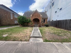 4716 Crawford St in Houston, TX - Building Photo